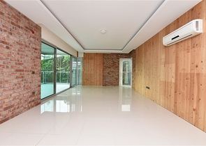 Трехкомнатная квартира на первой линии в Кестеле