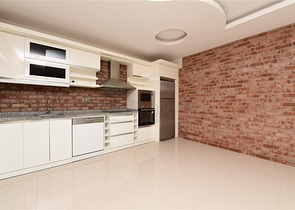 Трехкомнатная квартира на первой линии в Кестеле