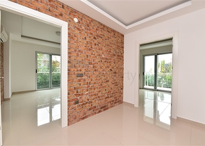 Трехкомнатная квартира на первой линии в Кестеле