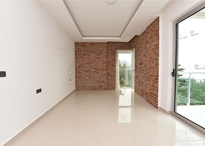 Трехкомнатная квартира на первой линии в Кестеле