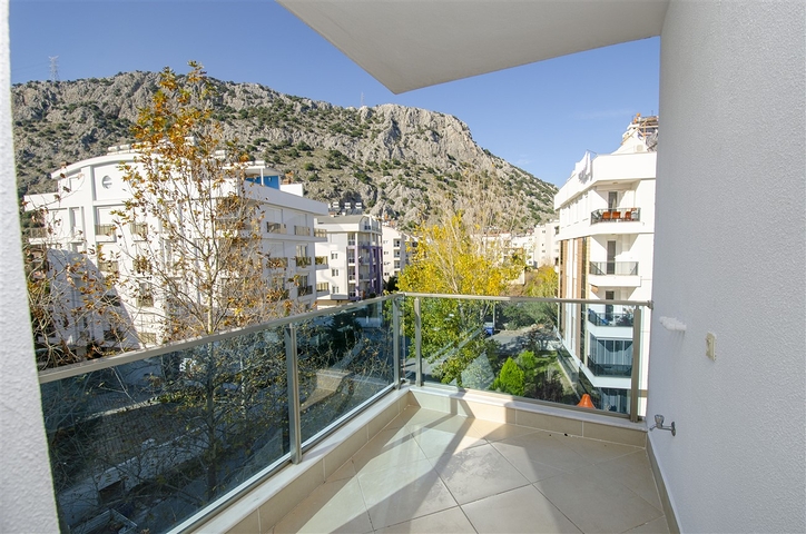 Трехкомнатная квартира в микрорайоне Хурма Коньяалты Анталья