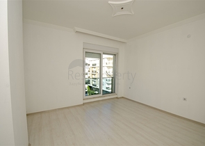 Трехкомнатная квартира в микрорайоне Хурма Коньяалты Анталья