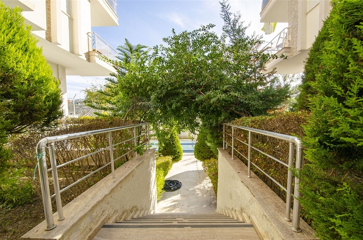 Двухкомнатная квартира с мебелью в Коньяалты Анталья