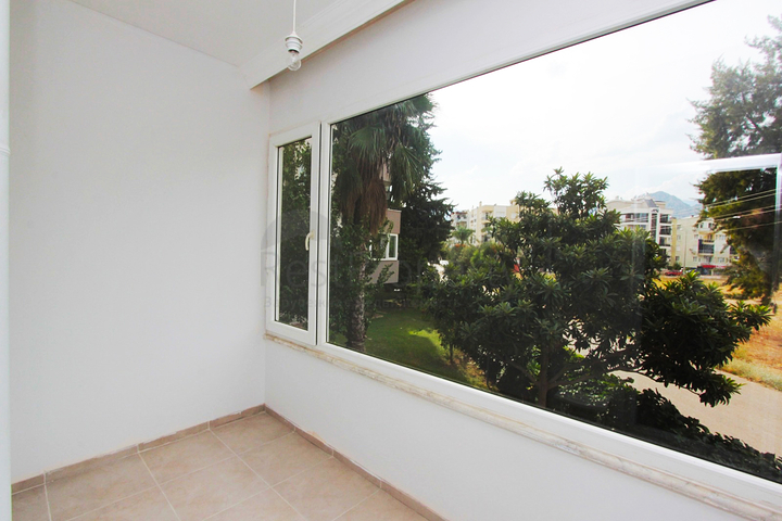 Просторная квартира 3+1 в пешей доступности к морю в Анталии