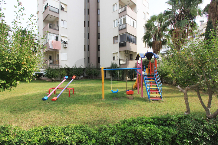 Просторная квартира 3+1 в пешей доступности к морю в Анталии