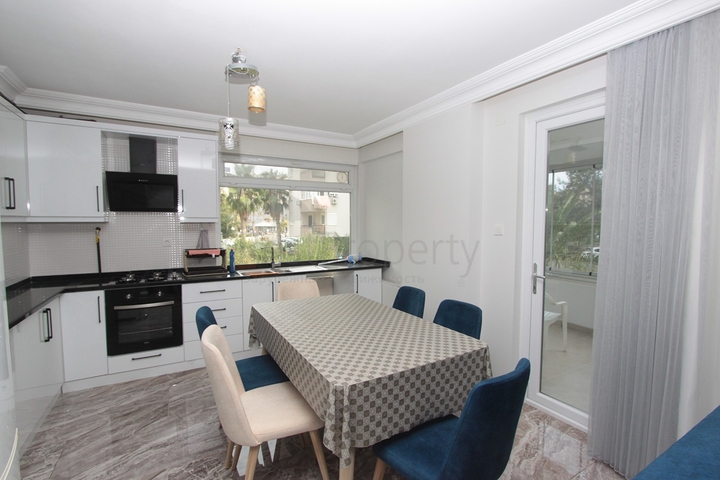 Просторная квартира 3+1 в пешей доступности к морю в Анталии