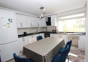 Просторная квартира 3+1 в пешей доступности к морю в Анталии