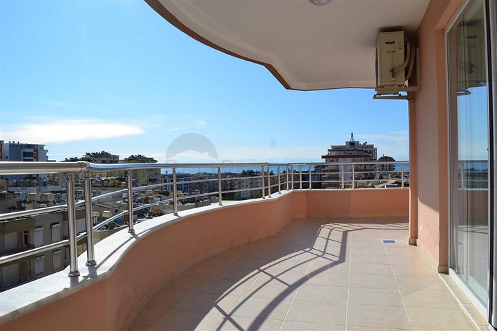 Меблированная квартира с двумя спальнями в Махмутларе