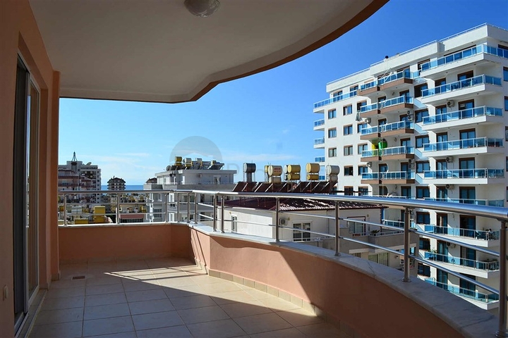 Меблированная квартира с двумя спальнями в Махмутларе