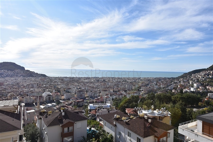Пентхаус с потрясающим видом в центре Алании