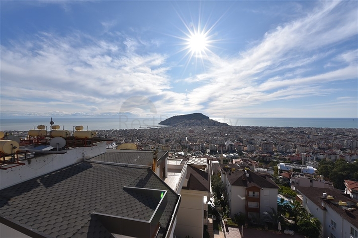 Пентхаус с потрясающим видом в центре Алании