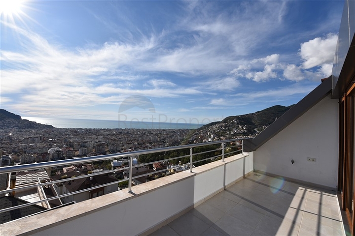Пентхаус с потрясающим видом в центре Алании