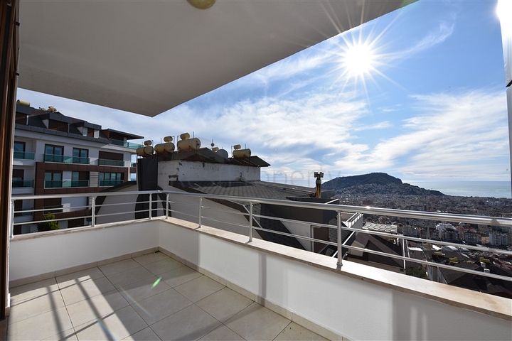 Пентхаус с потрясающим видом в центре Алании