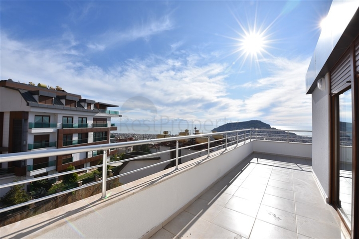 Пентхаус с потрясающим видом в центре Алании