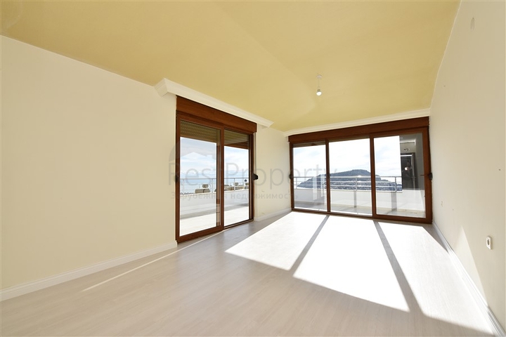 Пентхаус с потрясающим видом в центре Алании