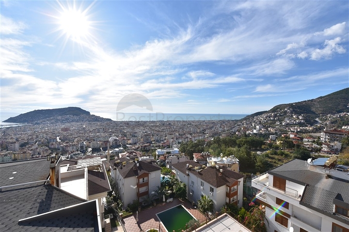 Пентхаус с потрясающим видом в центре Алании