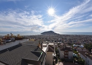 Пентхаус с потрясающим видом в центре Алании