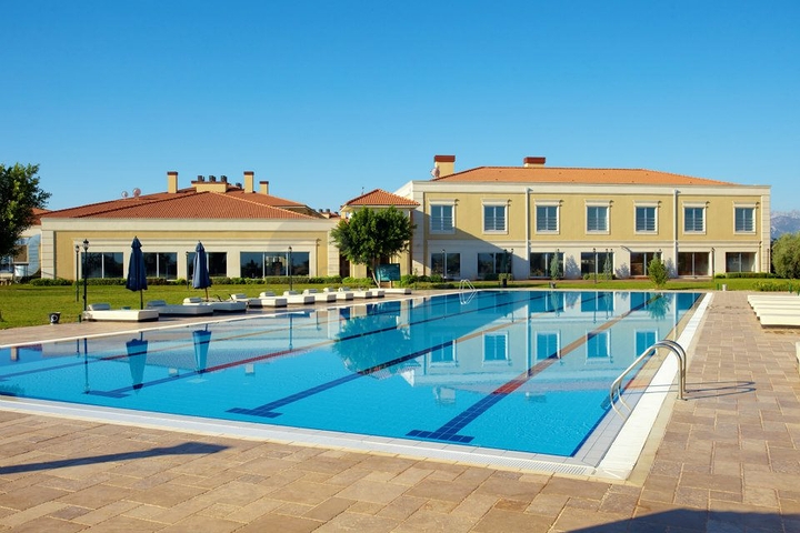 Вилла 5+1 с отдельным садом в комплексе Дошемеальты Анталья