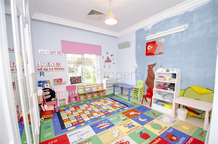 Вилла 5+1 с отдельным садом в комплексе Дошемеальты Анталья