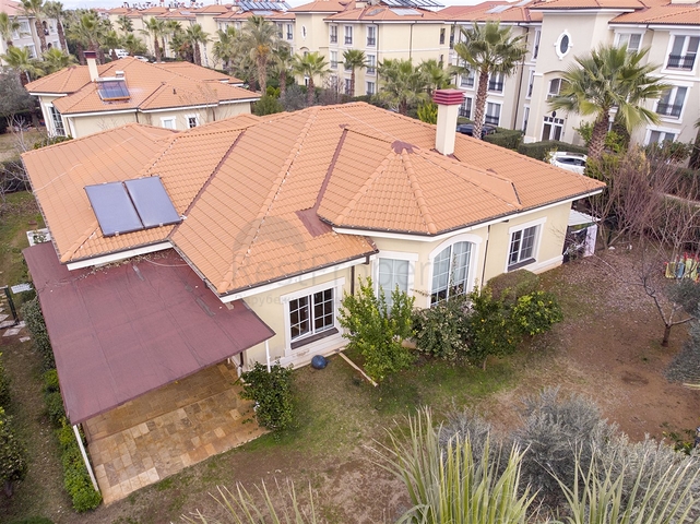 Вилла 5+1 с отдельным садом в комплексе Дошемеальты Анталья