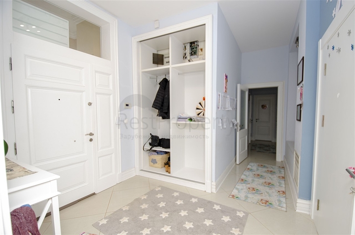 Вилла 5+1 с отдельным садом в комплексе Дошемеальты Анталья