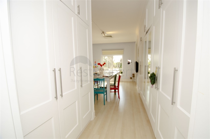 Вилла 5+1 с отдельным садом в комплексе Дошемеальты Анталья