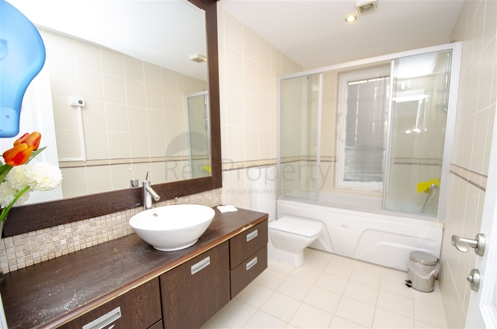 Вилла 5+1 с отдельным садом в комплексе Дошемеальты Анталья