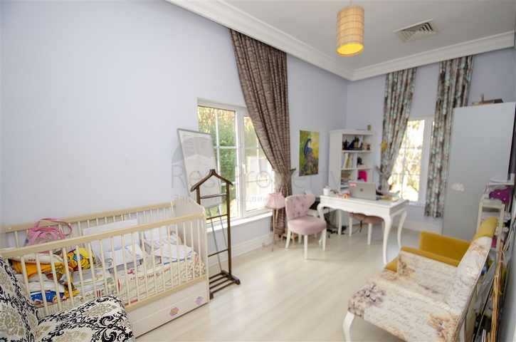 Вилла 5+1 с отдельным садом в комплексе Дошемеальты Анталья