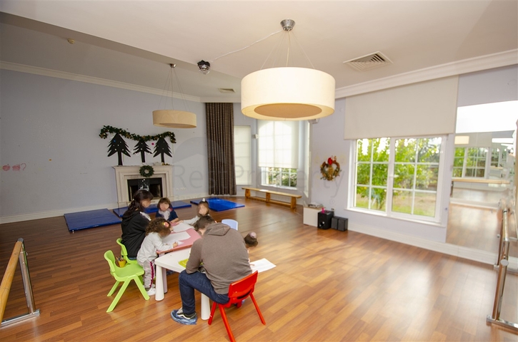 Вилла 5+1 с отдельным садом в комплексе Дошемеальты Анталья