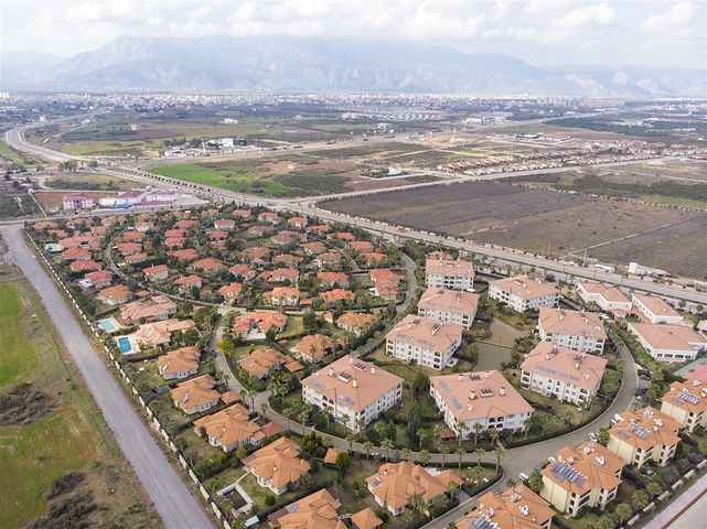 Вилла 5+1 с отдельным садом в комплексе Дошемеальты Анталья