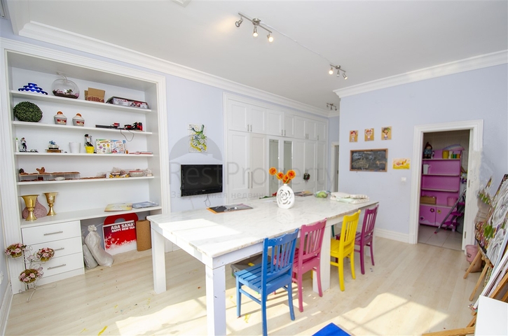 Вилла 5+1 с отдельным садом в комплексе Дошемеальты Анталья