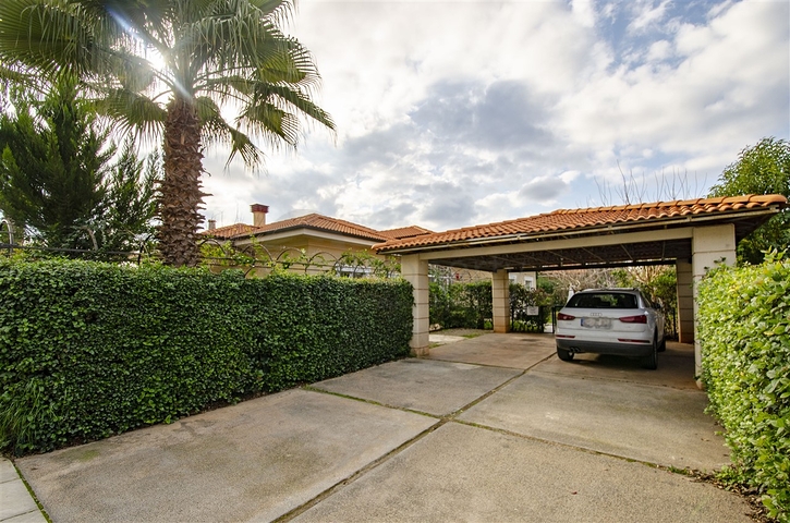 Вилла 5+1 с отдельным садом в комплексе Дошемеальты Анталья