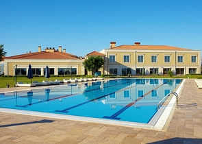 Вилла 5+1 с отдельным садом в комплексе Дошемеальты Анталья