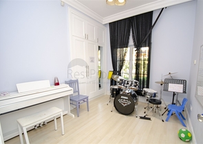 Вилла 5+1 с отдельным садом в комплексе Дошемеальты Анталья