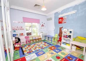 Вилла 5+1 с отдельным садом в комплексе Дошемеальты Анталья