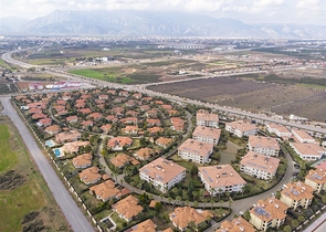 Вилла 5+1 с отдельным садом в комплексе Дошемеальты Анталья