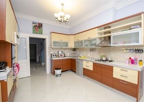 Вилла 5+1 с отдельным садом в комплексе Дошемеальты Анталья