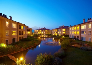 Вилла 5+1 с отдельным садом в комплексе Дошемеальты Анталья