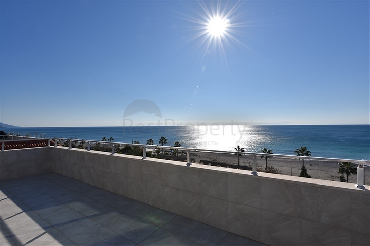 Пентхаус планировки 6+1 с прямым видом на море в Кестеле