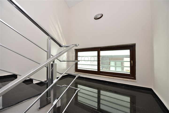 Пентхаус планировки 6+1 с прямым видом на море в Кестеле