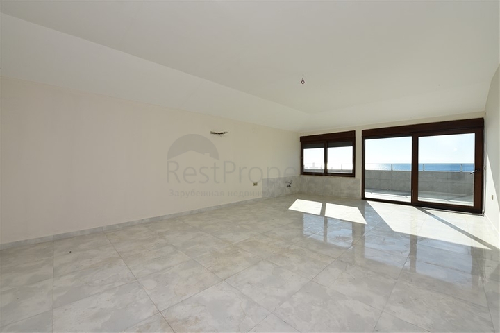 Пентхаус планировки 6+1 с прямым видом на море в Кестеле