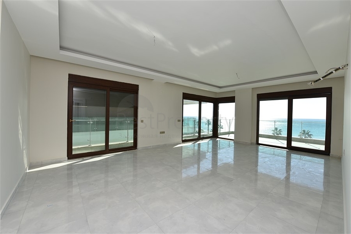 Пентхаус планировки 6+1 с прямым видом на море в Кестеле