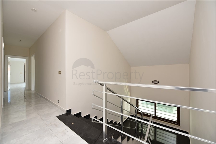 Пентхаус планировки 6+1 с прямым видом на море в Кестеле