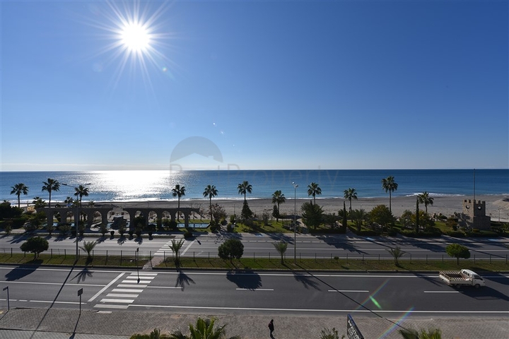 Пентхаус планировки 6+1 с прямым видом на море в Кестеле