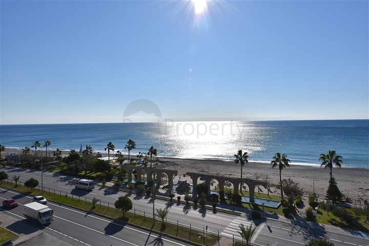 Пентхаус планировки 6+1 с прямым видом на море в Кестеле