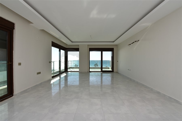 Пентхаус планировки 6+1 с прямым видом на море в Кестеле