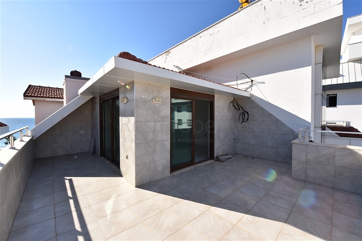 Пентхаус планировки 6+1 с прямым видом на море в Кестеле