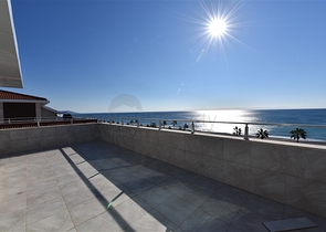 Пентхаус планировки 6+1 с прямым видом на море в Кестеле