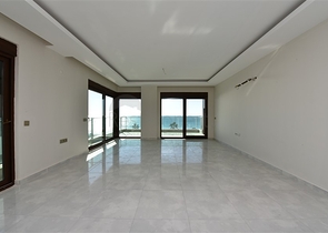 Пентхаус планировки 6+1 с прямым видом на море в Кестеле