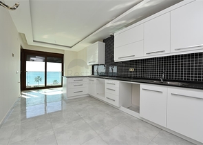 Пентхаус планировки 6+1 с прямым видом на море в Кестеле